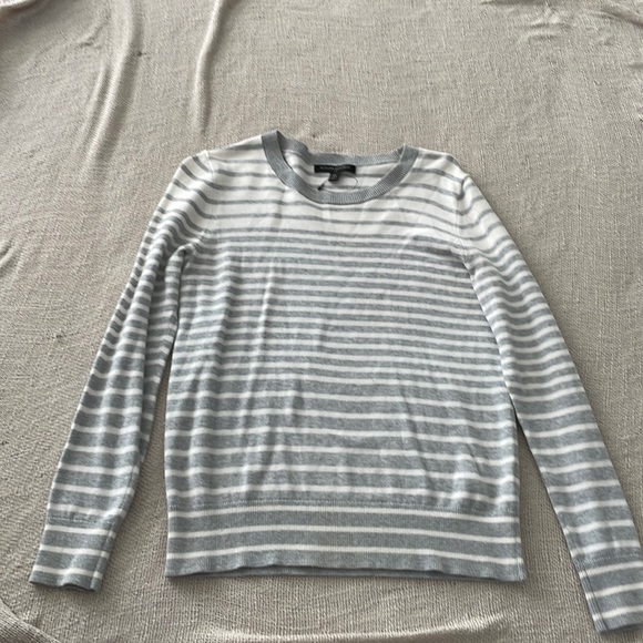 Adorable gray and white BR sweater - Picture 1 of 1